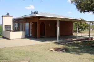 4 slepper Challets, Kitchen, sitting room, DSTV , 2 Sleepin rooms with one single bed